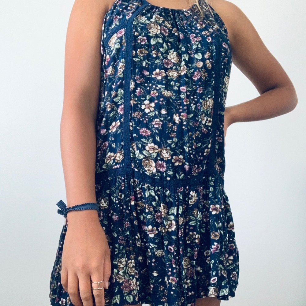 American Eagle 🦅 Tie Back Floral Dress